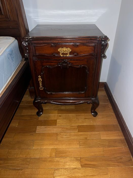 2 Mesinhas de cabeceira Queen Anne