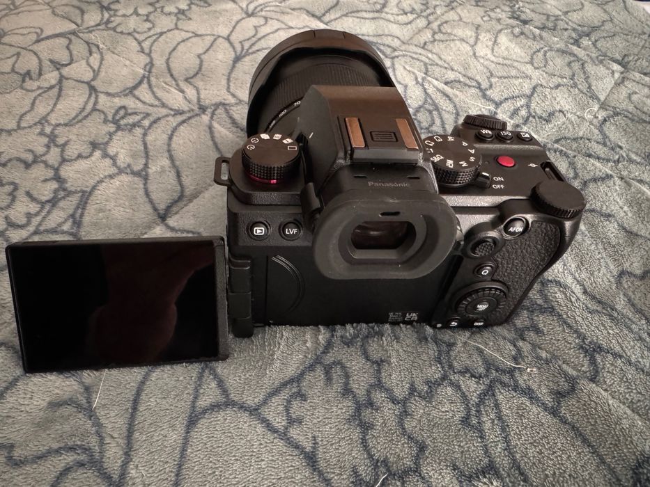 Lumix S5ii como nova + Lumix 28-200mm