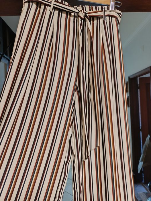 Calças fluidas, de pernas largas,muito elegantes