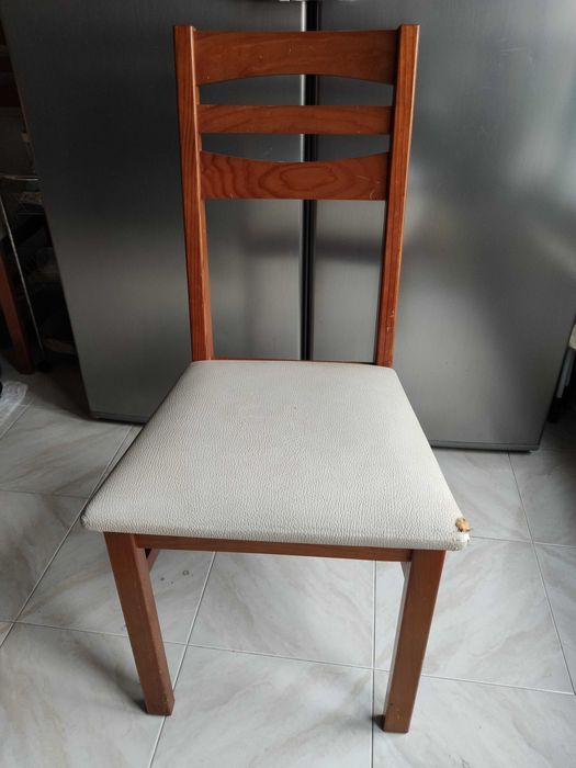 Cadeiras em cerejeira