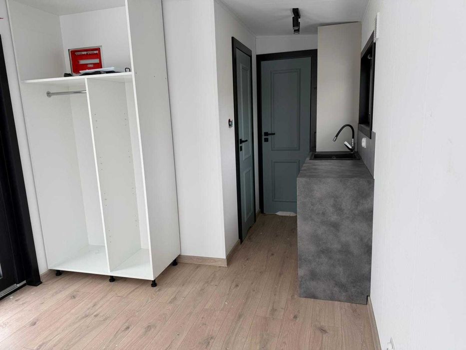 Nowoczesny Domek Modułowy Premium (8x3,2m) – Gotowy do Zamieszkania!