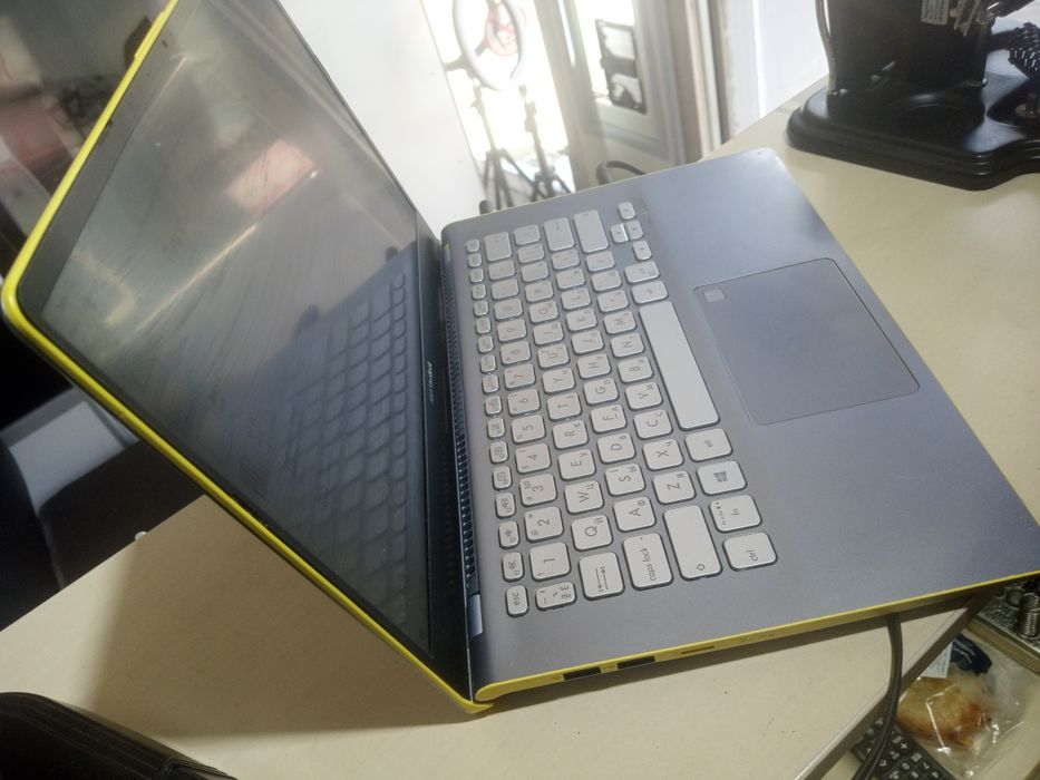 ASUS VivoBook S430U Notebook PC