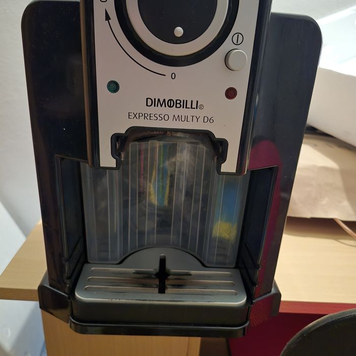Máquina de café para cápsulas e po