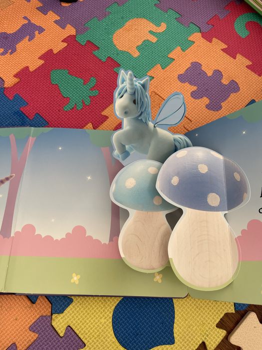 Livro pop-up Cucu! Os unicornios