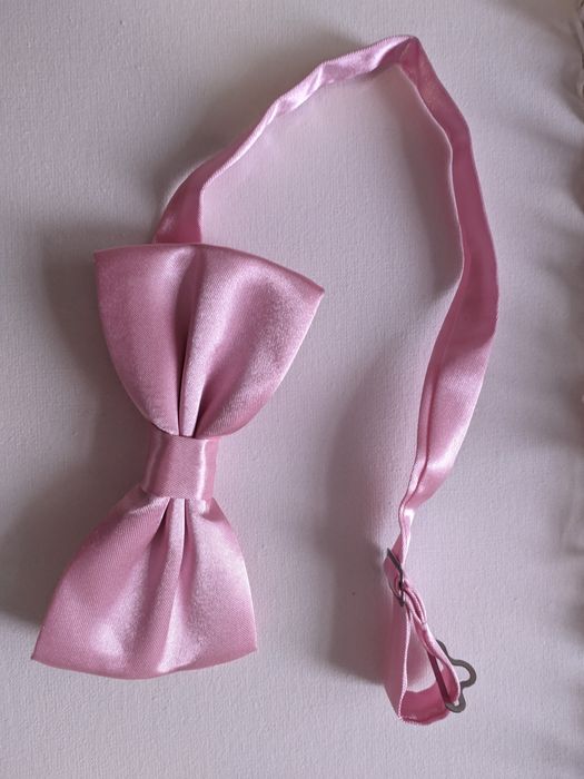 Рожевий метелик з атласу для чоловіка