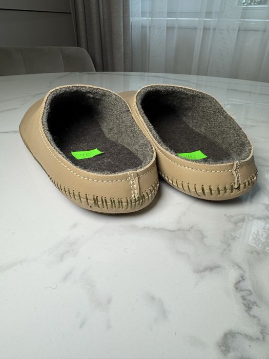 Тапки з натуральної шкіри.