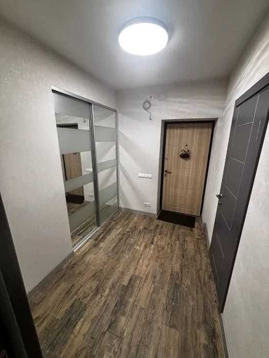 Продам простору 1-к квартиру 44 м² з гардеробною у ЖК «Миру-1» (метро Масельського) |22952