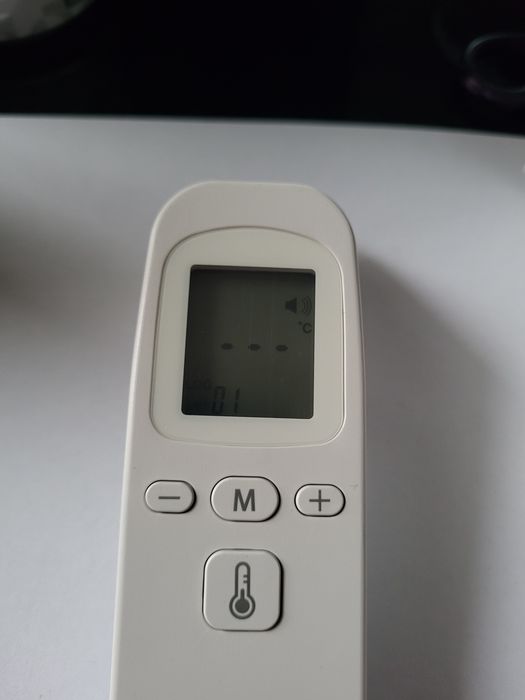 Termometr bezdotykowy na podczerwień LCD pamięć 32 pomiarów NOWY