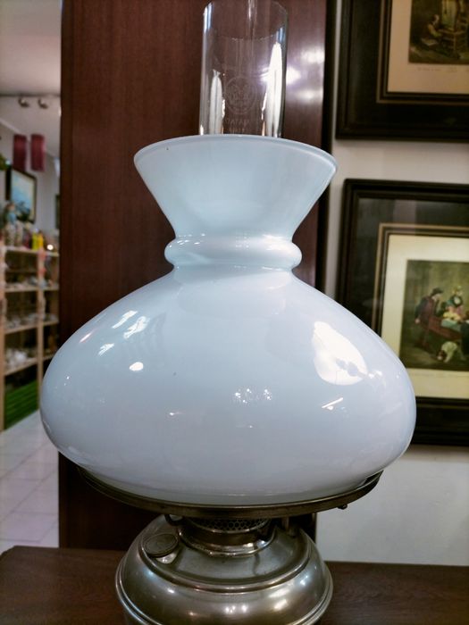 Candeeiro ou lamparina a petróleo antigo