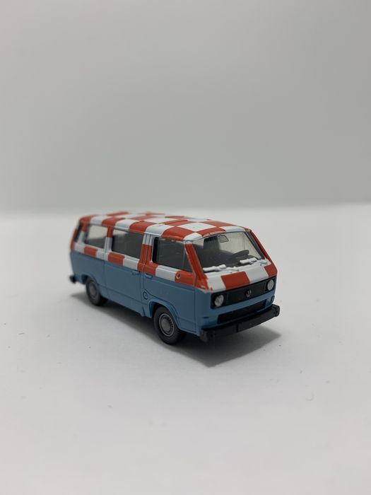 Volkswagen T3 Bus aeroporto da Roco escala H0 1/87
