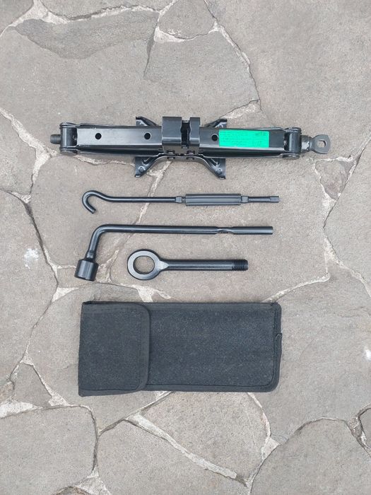 Домкрат, набір інструментів для Hyundai Sonata / Kia Optima, K5