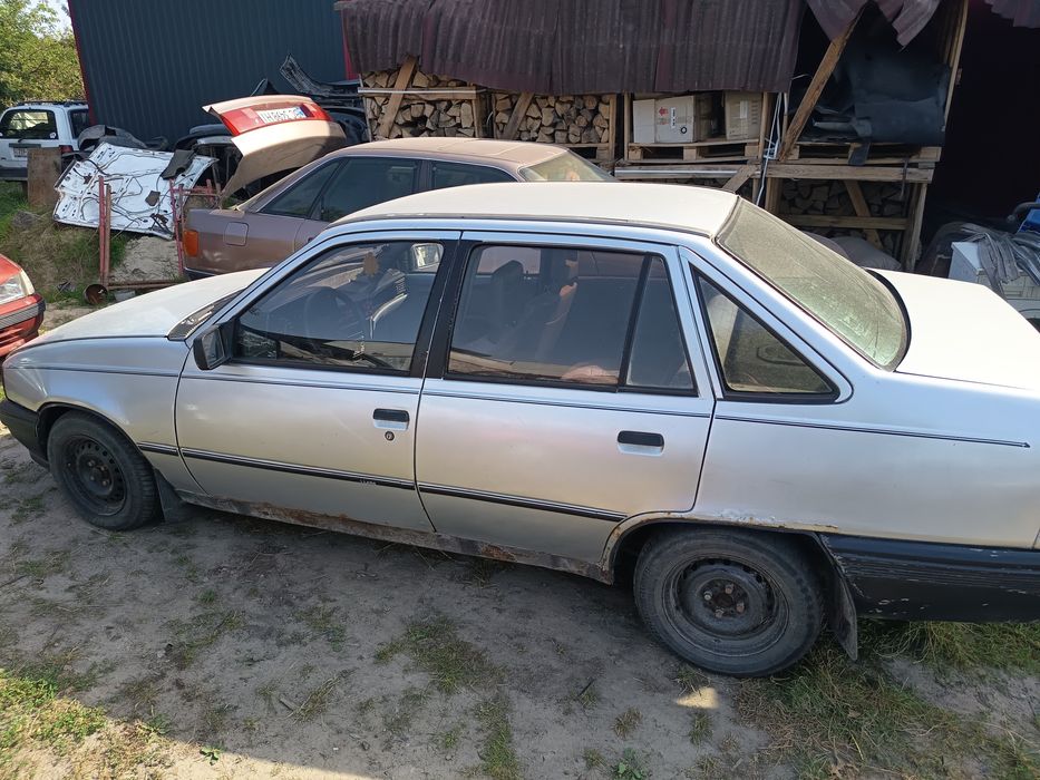 Розбираю Опель кадет аскона вектра а рекорд омега а