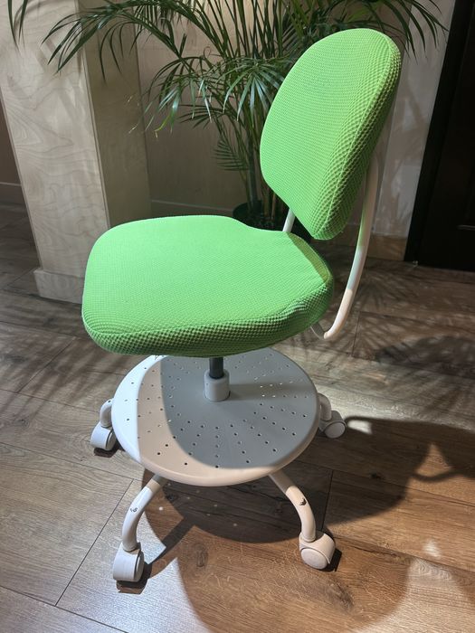 Krzesło IKEA dziecięce biurowe z regulacją