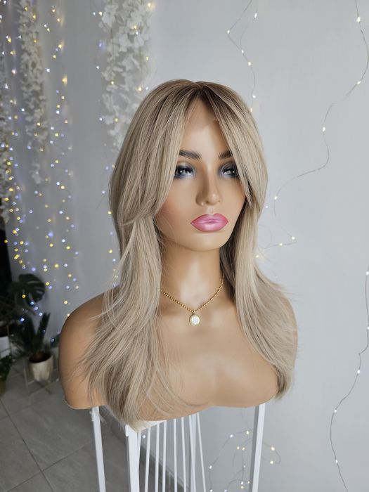 Peruka Premium Kim średnia jasny beżowy blond naturalny efekt