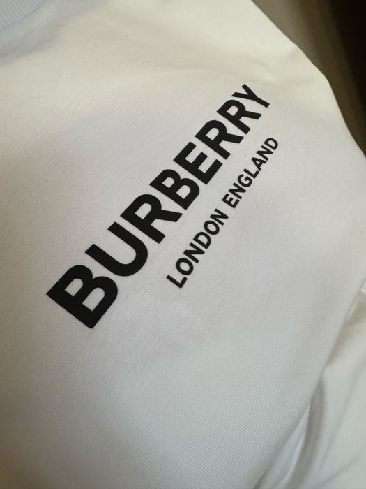 Білий жіночий світшот у гарному стані