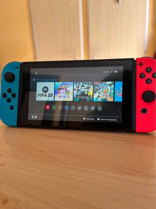 Nintendo Switch V2 + FIFA 23 + Caixa Completa