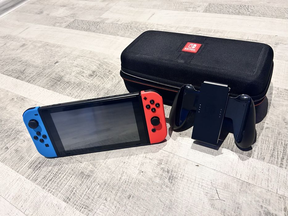 Sprzedam konsolę Nintendo Switch LCD SD128GB + Mario kart 8