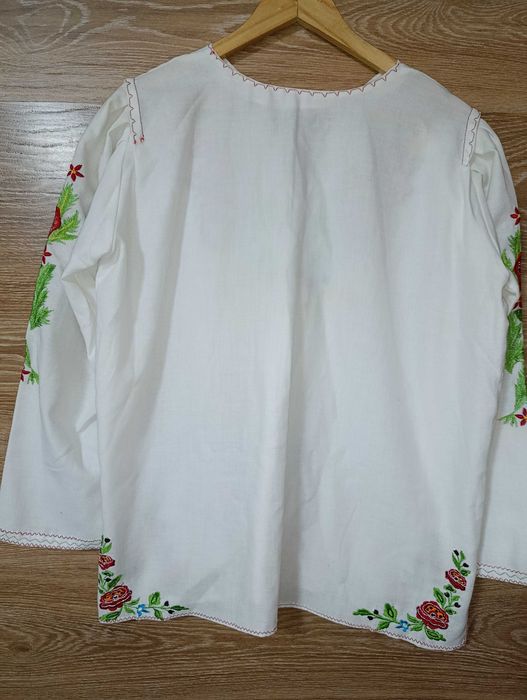 Вишиванка нова з маками на дівчину прибл.164-170 см 46-48р.M-L