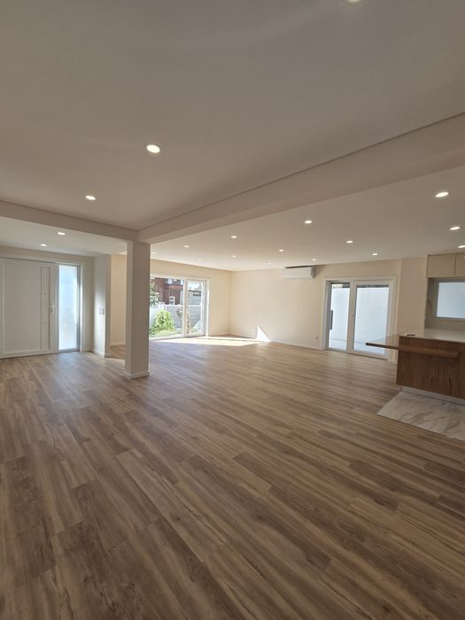 Moradia T5 completamente renovada