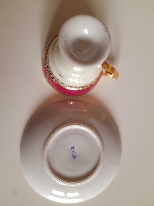 Chávena antiga em porcelana