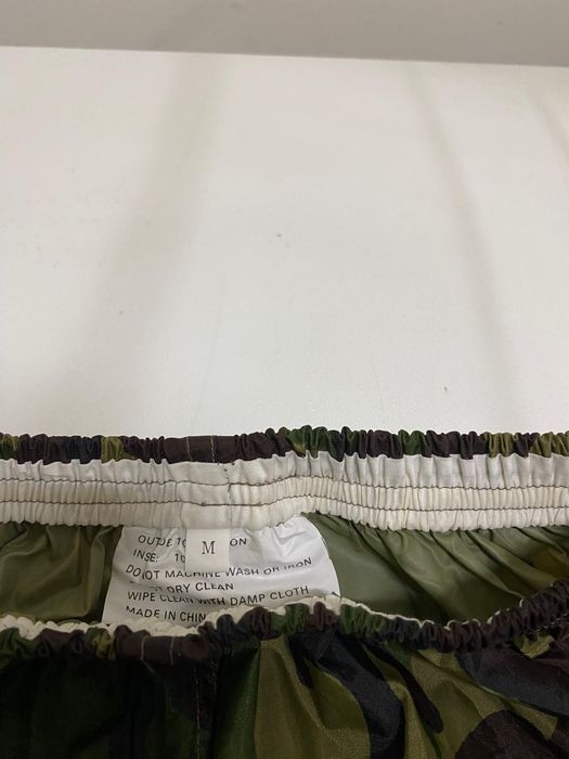 Conjunto de caça, colete/ casaco e calça / gorro/ cantil