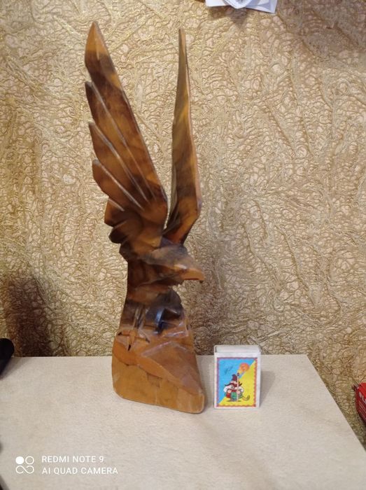 Статуэтка Орел дерево.