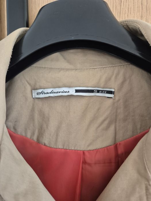 Krótki trencz Stradivarius