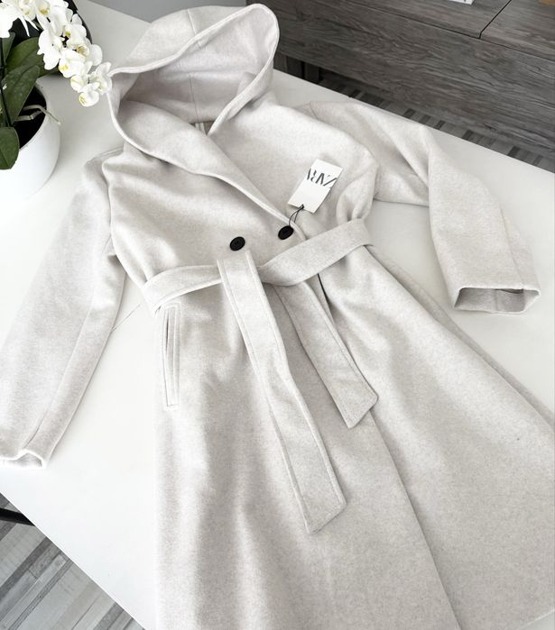 Wiosenny śmietankowy płaszcz Zara w rozmiarach S,M,L