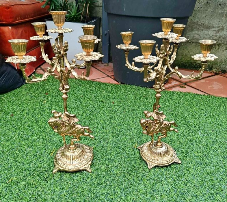 Castiçais (2) espetaculares vintage em latão maciço (Raríssimos)
