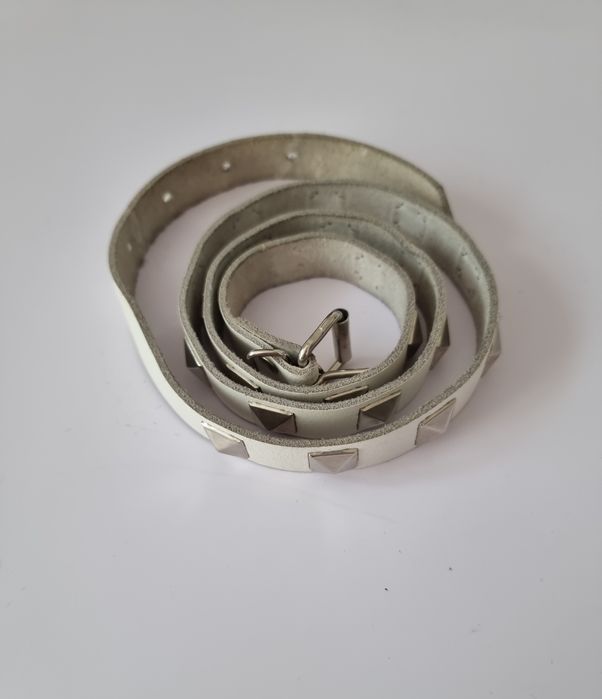 Pasek biały cienki z dżetami pasek biały damski