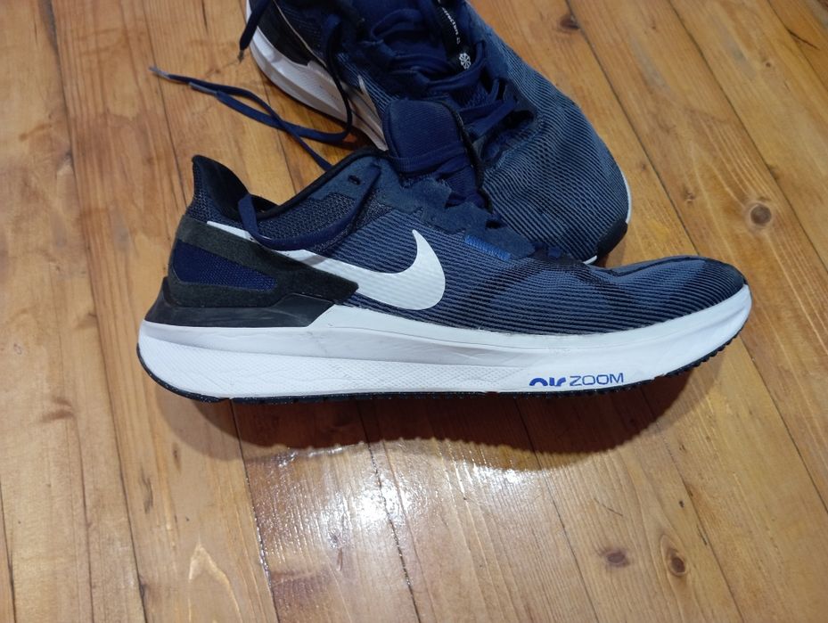 Nike structure 25 zoom