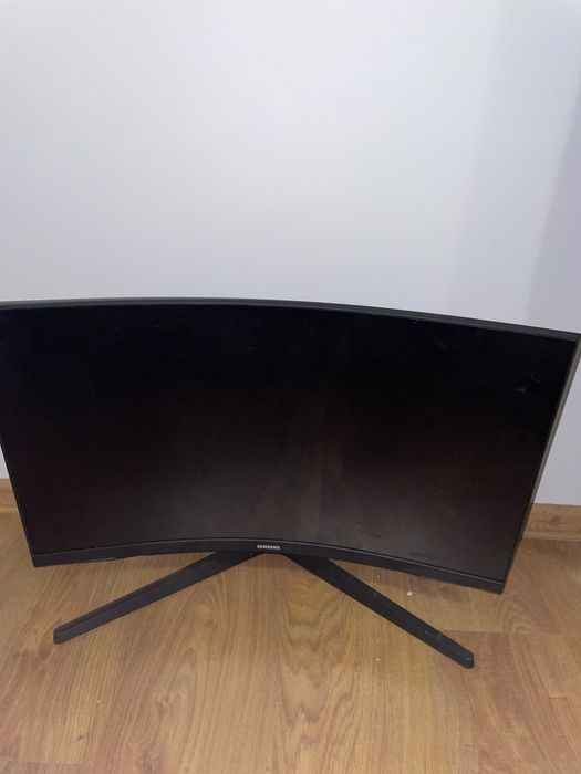 Samsung oddysey 5g z rozwaloną matrycą