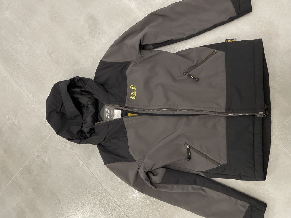 Дитяча куртка демосезонна ( зимова) Jack Wolfskin. Розмір 164..