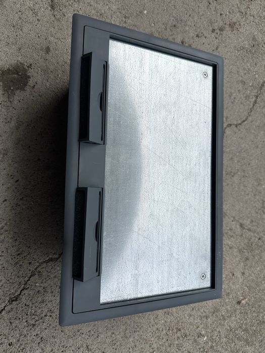 Puszka podłogowa Schneider Electric Mita INS53100 floorbox – nowa