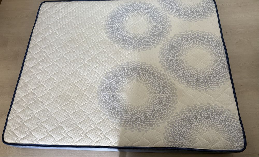 Продам матрац 160х200 висота 20см