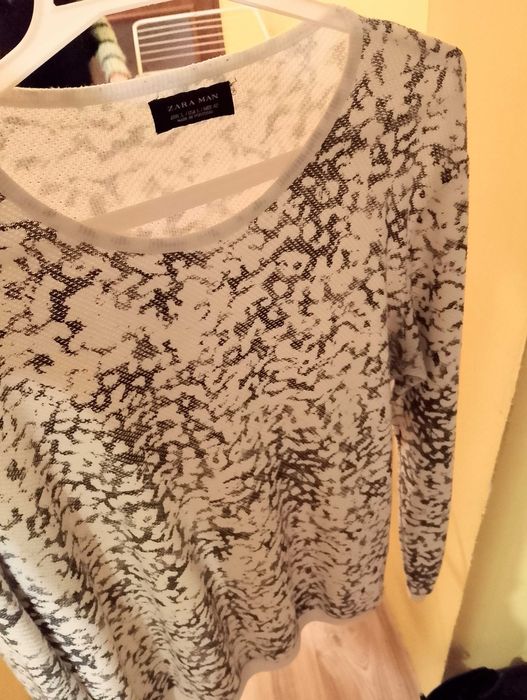 ZARA. Śliczny sweterek.