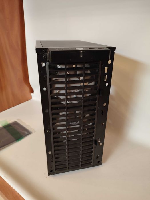 fractal design define - купити комплектуючі для ПК - Ціна на OLX.ua