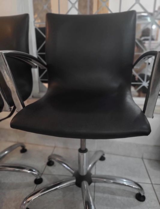 Cadeiras de Cabeleireiro Pretas com Rodas