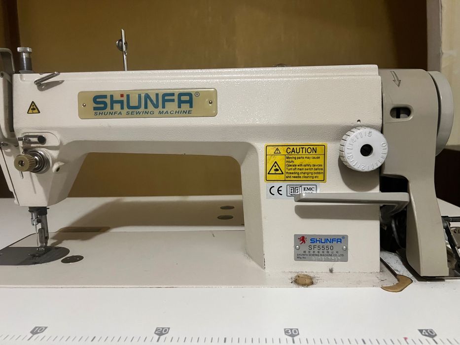 Швейна машинка SHUNFA з робочим столом та мотором
