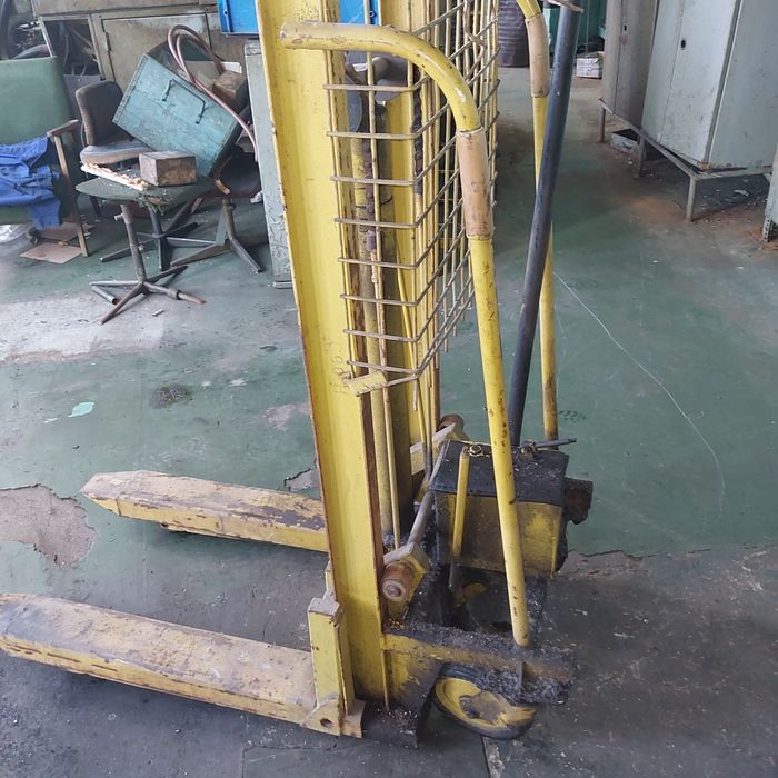 Podnośnik ręczny paleciak