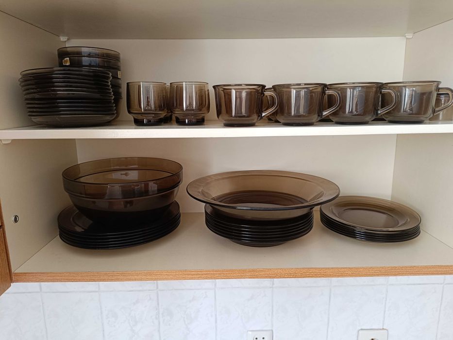 Sprzedam zastawę stołową Arcoroc