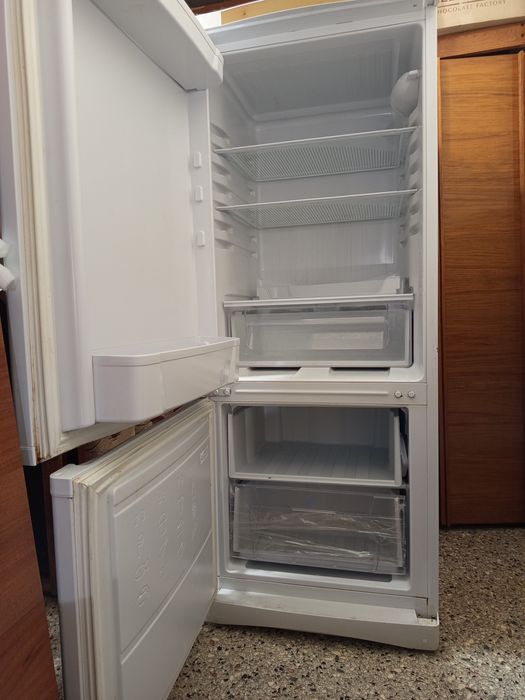 Холодильник  indesit