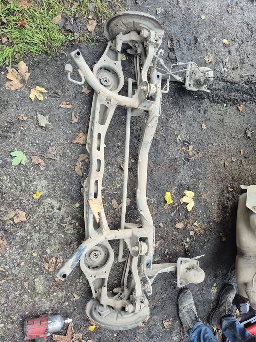 Sanki zawieszenie trawers tył zwrotnica audi a3 8p