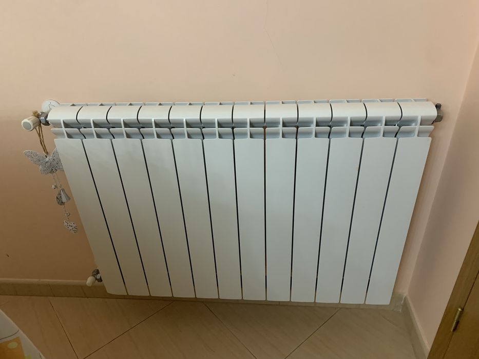 Aquecimento central 6 radiadores a água.