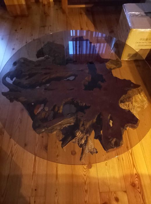 Mesa redonda com vidro