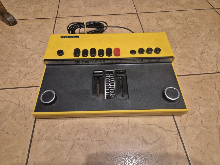 Ігрова телевізійна приставка ,,Турнір,, 1978 року