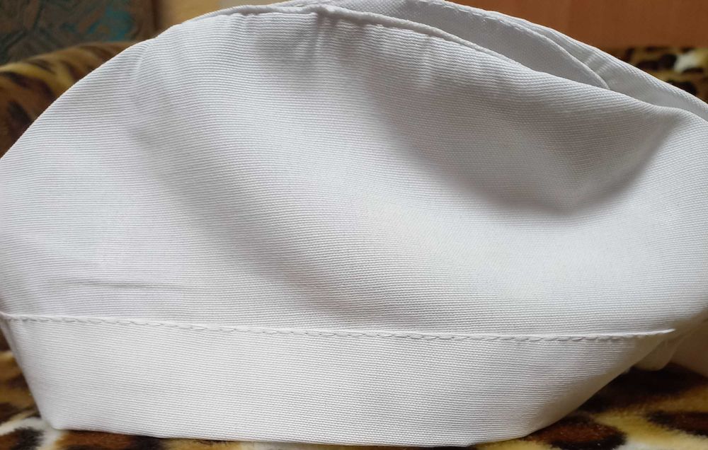 Мед.халат і головний убір.