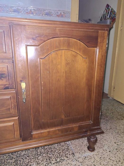 Aparador antigo usado