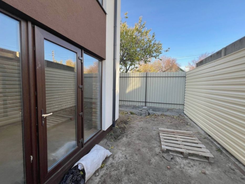 Сучасні таунхауси з газовим опаленням — продаж. Галина