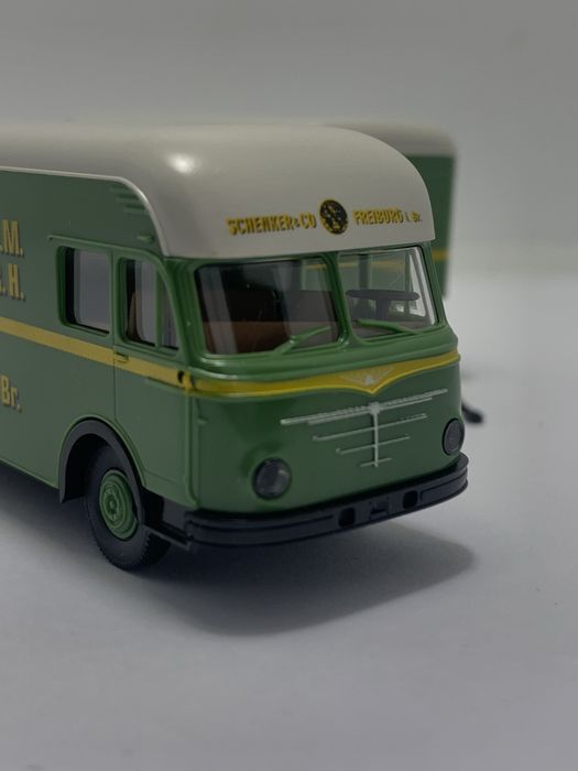 Bussing “Schenker” da Brekina escala 1/87